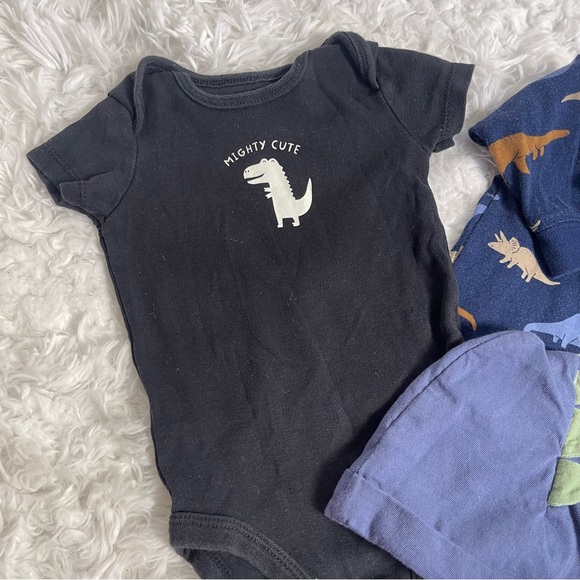 Carter’s baby boy set | 3M onesie, shirt 0-9 M beanie - Picture 3 of 7
